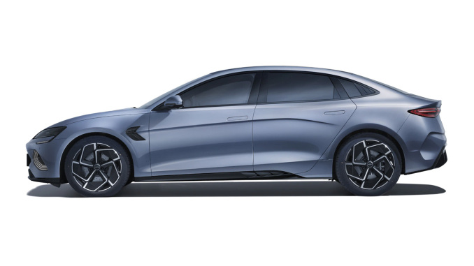 BYD Seal 230kW Design 83kWh 4dr Auto Electric Saloon - Image 2